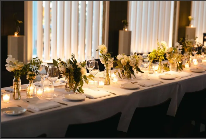 Candlelit table with low florals at Sereine